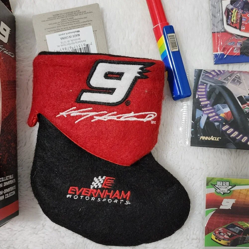 Jeff Gordon Memorbelia, Lots of items in this grouping. - Picture 5 of 10